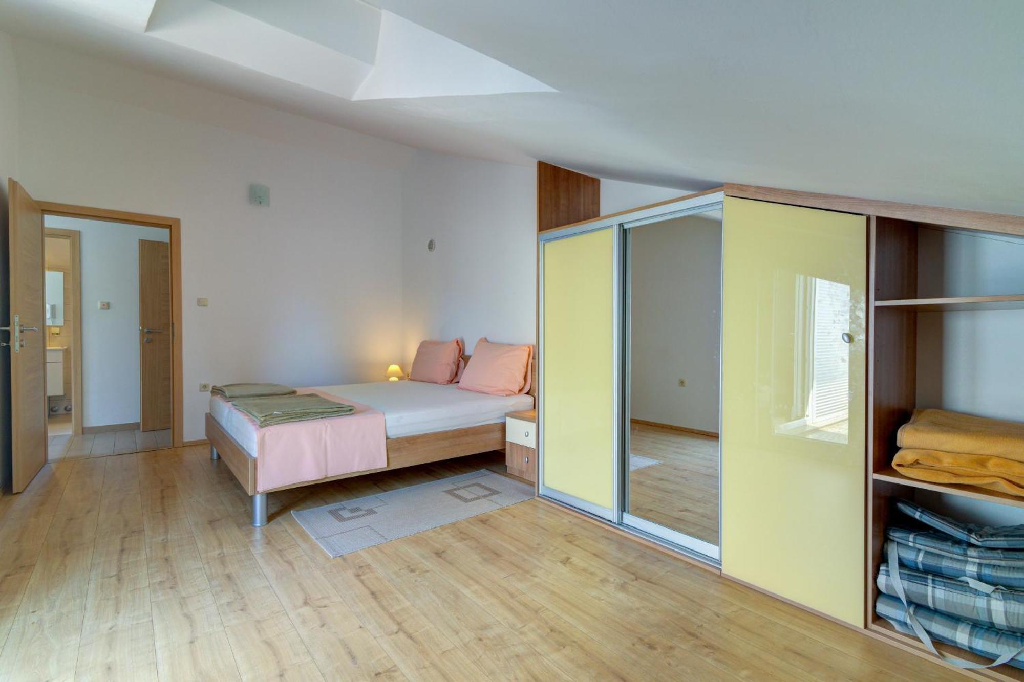 Apartmani Lili Новий Винодольський Екстер'єр фото